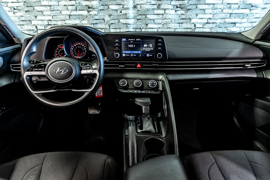 Hyundai Elantra ESSENTIAL A/C SIEGES CHAUFFANTS CAMERA MAGS 2022-3