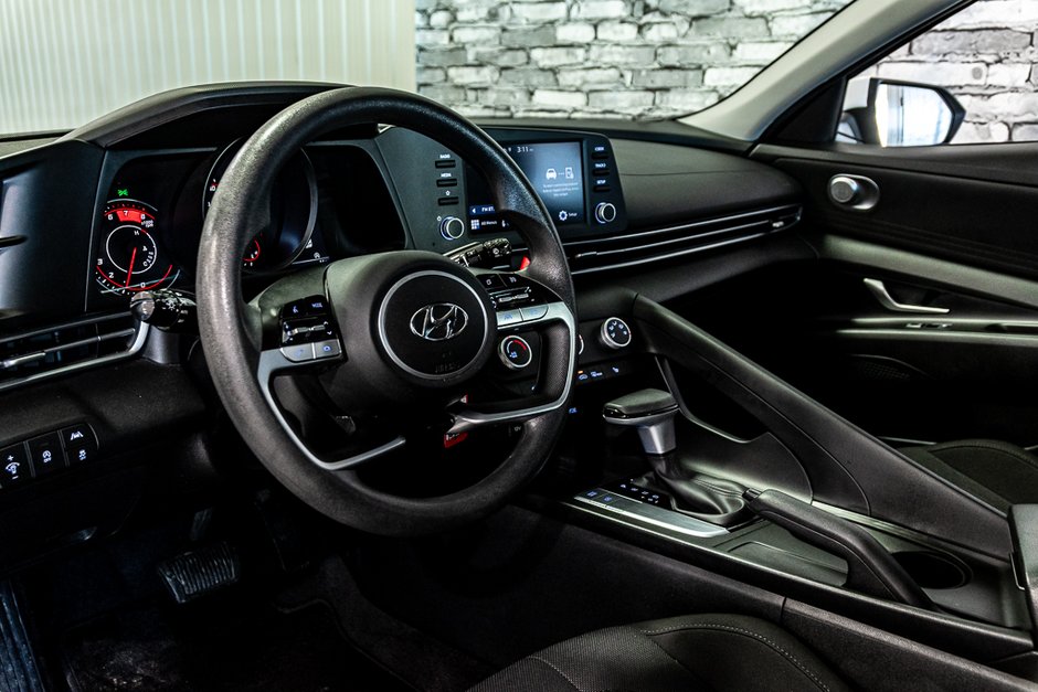 Hyundai Elantra ESSENTIAL A/C SIEGES CHAUFFANTS CAMERA MAGS 2022-18