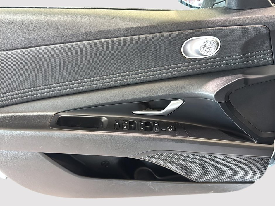 Hyundai Elantra PREFERRED CAMERA CARPLAY SIEGES CHAUFFANTS MAGS 2022-15
