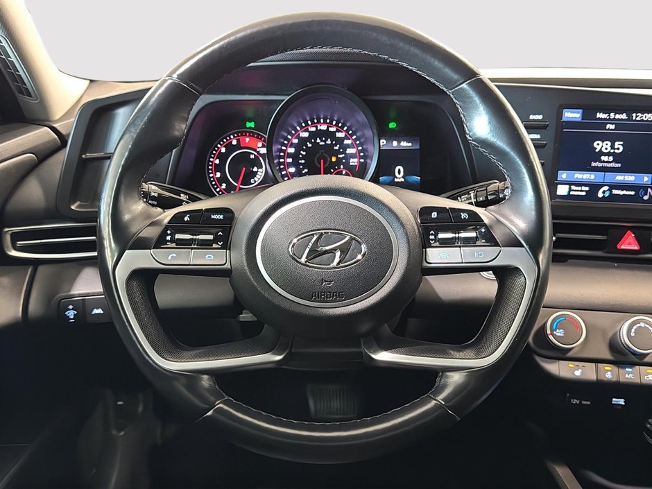 Hyundai Elantra PREFERRED CAMERA CARPLAY SIEGES CHAUFFANTS MAGS 2022-26