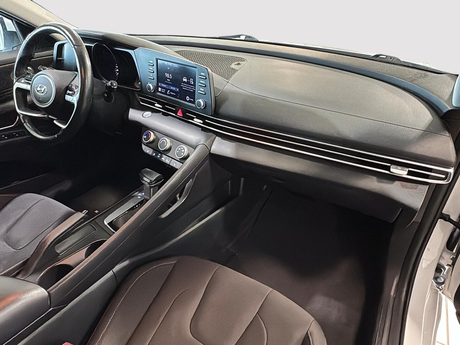 Hyundai Elantra PREFERRED CAMERA CARPLAY SIEGES CHAUFFANTS MAGS 2022-14