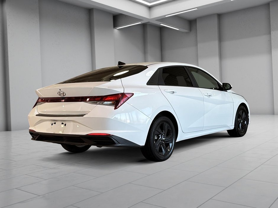 Hyundai Elantra PREFERRED CAMERA CARPLAY SIEGES CHAUFFANTS MAGS 2022-11