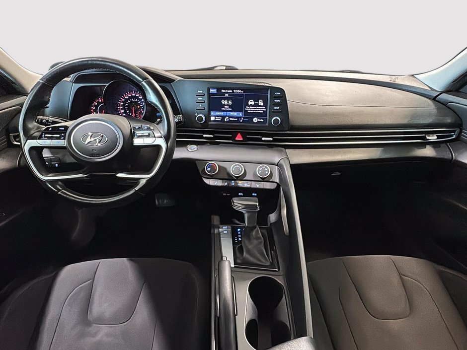 Hyundai Elantra PREFERRED CAMERA CARPLAY SIEGES CHAUFFANTS MAGS 2022-3