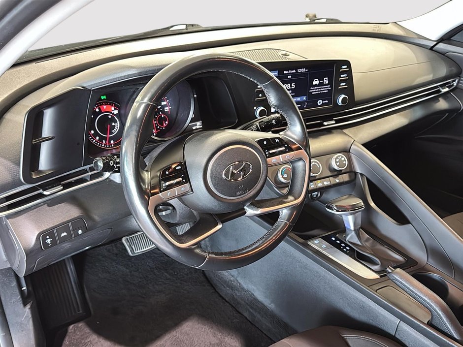 Hyundai Elantra PREFERRED CAMERA CARPLAY SIEGES CHAUFFANTS MAGS 2022-2