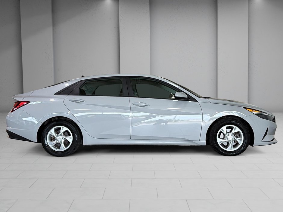 Hyundai Elantra ESSENTIAL A/C SIEGES CHAUFFANTS CAMERA MAGS 2022-14