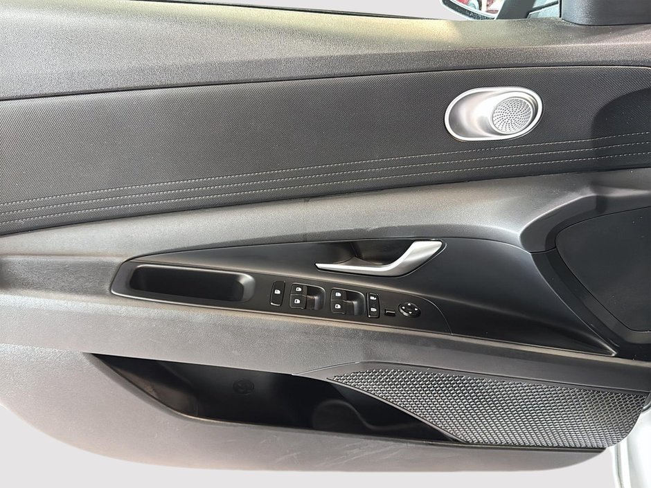 Hyundai Elantra ESSENTIAL A/C SIEGES CHAUFFANTS CAMERA MAGS 2022-16