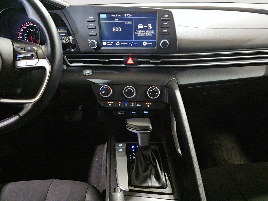 Hyundai Elantra Preferred 2022-14