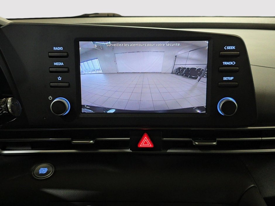 Hyundai Elantra Preferred 2022-17