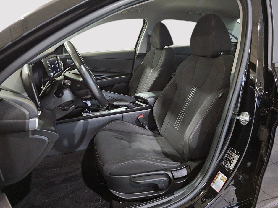 Hyundai Elantra Preferred 2022-13