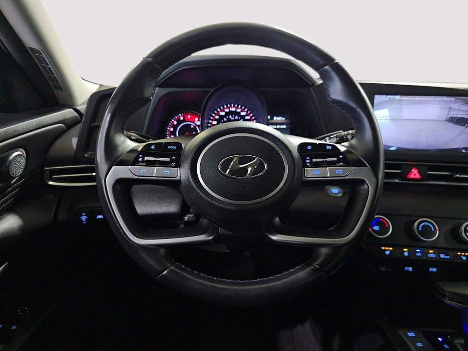 Hyundai Elantra Preferred 2022-18