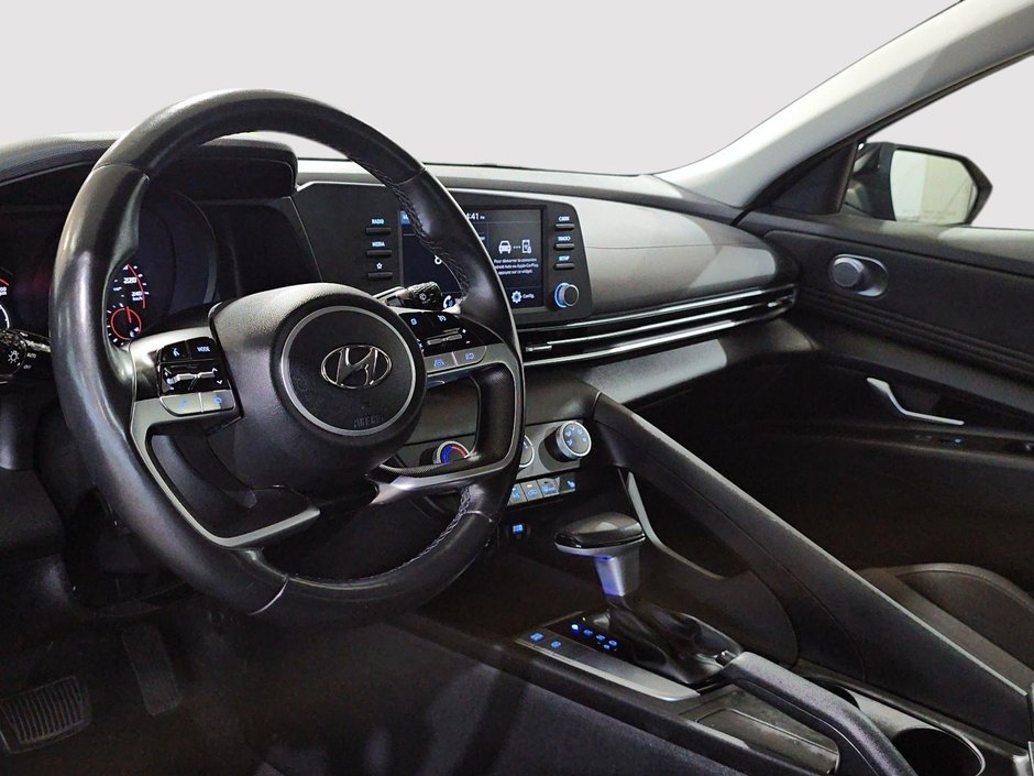 Hyundai Elantra Preferred 2022-11
