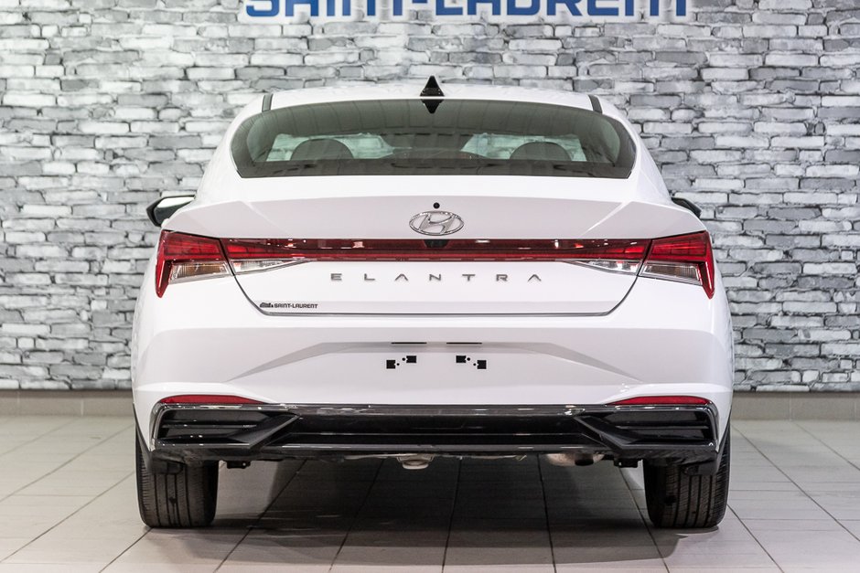 Hyundai Elantra LUXURY TOIT OUVRANT NAVIGATION SIEGES CHAUFFANTS 2023-11