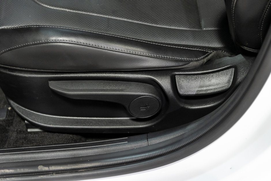 Hyundai Elantra LUXURY TOIT OUVRANT NAVIGATION SIEGES CHAUFFANTS 2023-16