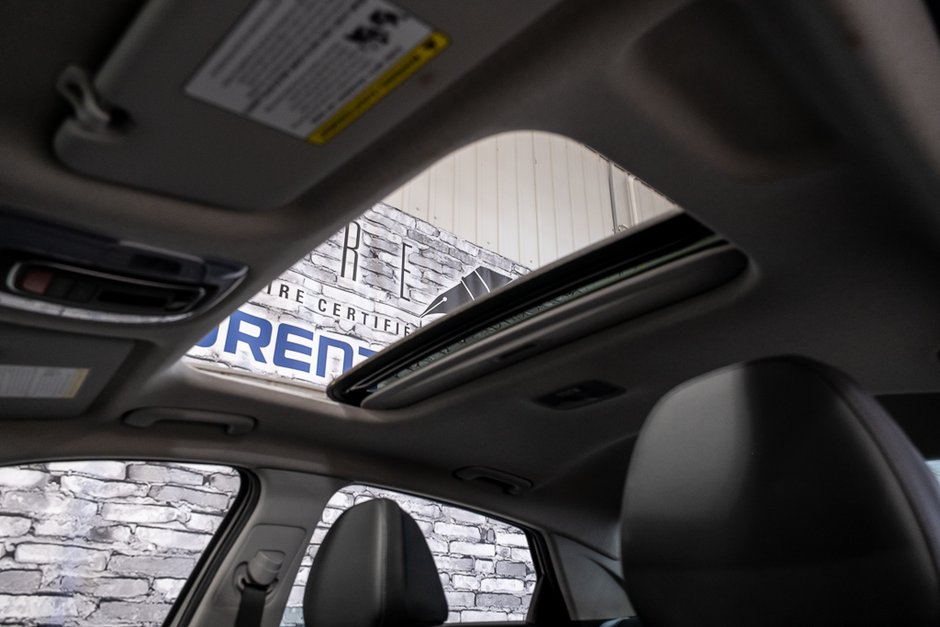 Hyundai Elantra LUXURY TOIT NAVIGATION BOSE CUIR CARPLAY MAG 17 2023-7