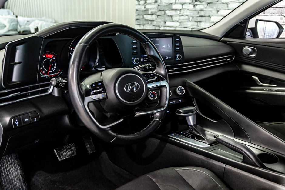 Hyundai Elantra PREFERRED CARPLAY SIEGES&VOLANT CHAUFFANTS CAMERA 2023-17