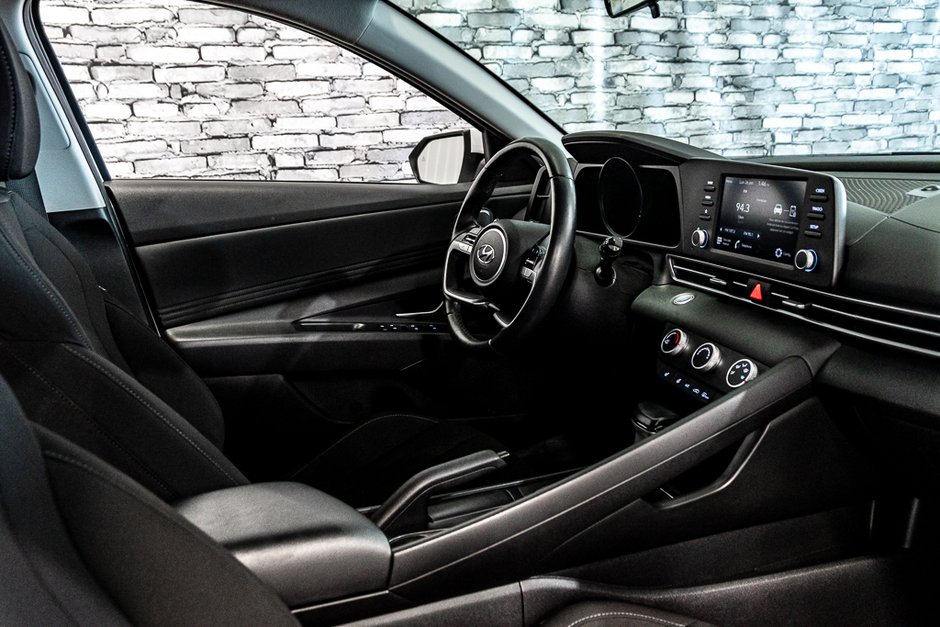 Hyundai Elantra PREFERRED CARPLAY SIEGES&VOLANT CHAUFFANTS CAMERA 2023-18
