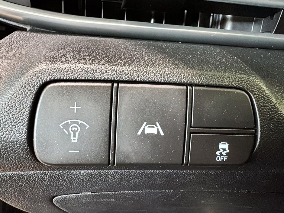 Hyundai Elantra PREFERRED CAMERA CARPLAY SIEGES CHAUFFANTS MAGS 2023-34