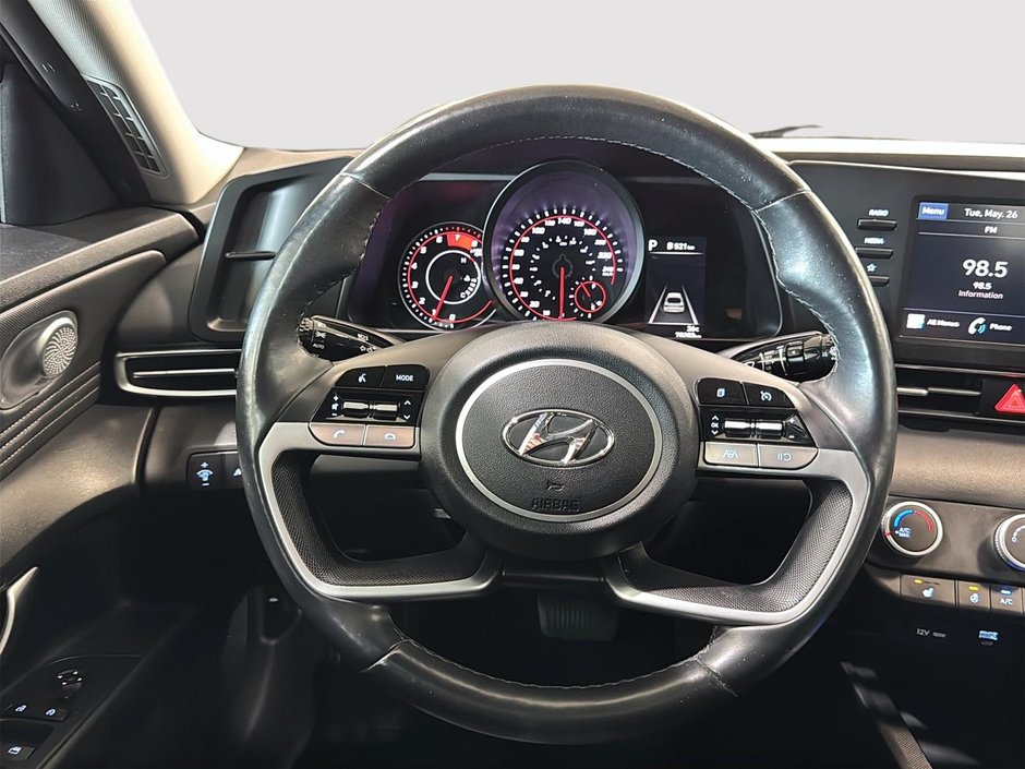 Hyundai Elantra PREFERRED CAMERA CARPLAY SIEGES CHAUFFANTS MAGS 2023-28