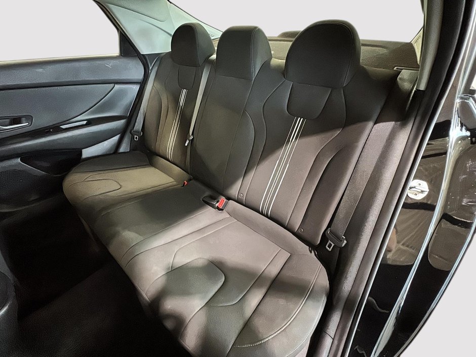 Hyundai Elantra PREFERRED CAMERA CARPLAY SIEGES CHAUFFANTS MAGS 2023-19