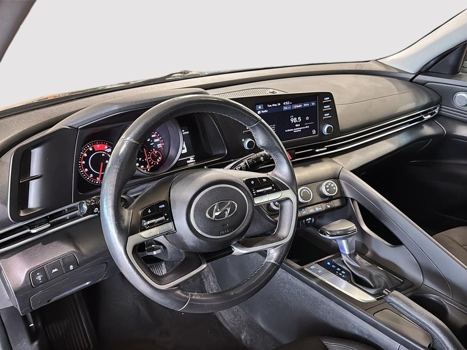 Hyundai Elantra PREFERRED CAMERA CARPLAY SIEGES CHAUFFANTS MAGS 2023-2