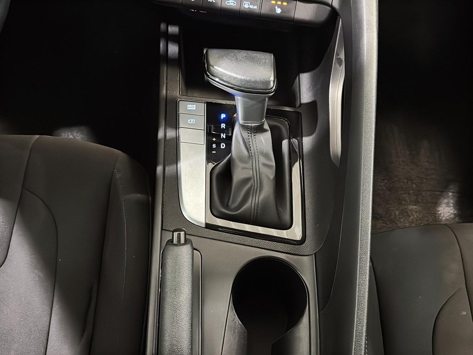 Hyundai Elantra PREFERRED CAMERA CARPLAY SIEGES CHAUFFANTS MAGS 2023-22
