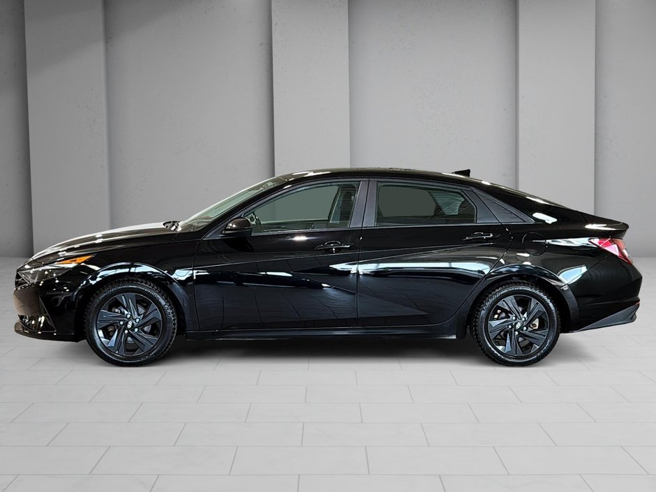Hyundai Elantra PREFERRED CAMERA CARPLAY SIEGES CHAUFFANTS MAGS 2023-7