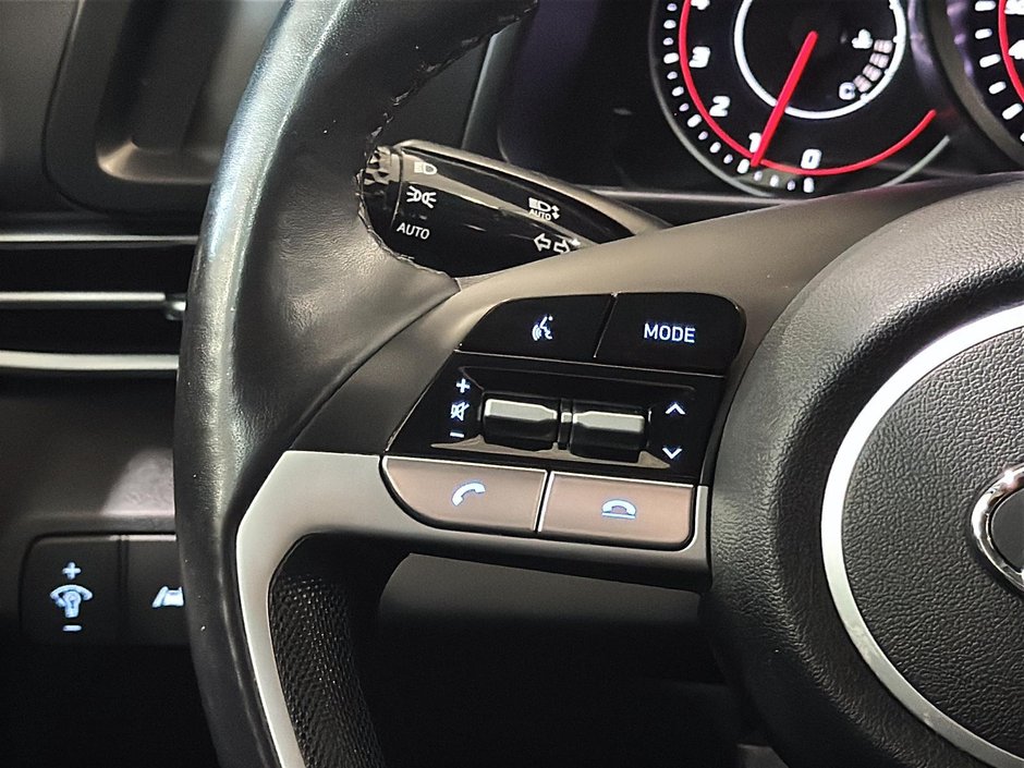 Hyundai Elantra PREFERRED CAMERA CARPLAY SIEGES CHAUFFANTS MAGS 2023-30