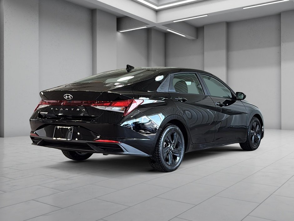 Hyundai Elantra PREFERRED CAMERA CARPLAY SIEGES CHAUFFANTS MAGS 2023-12