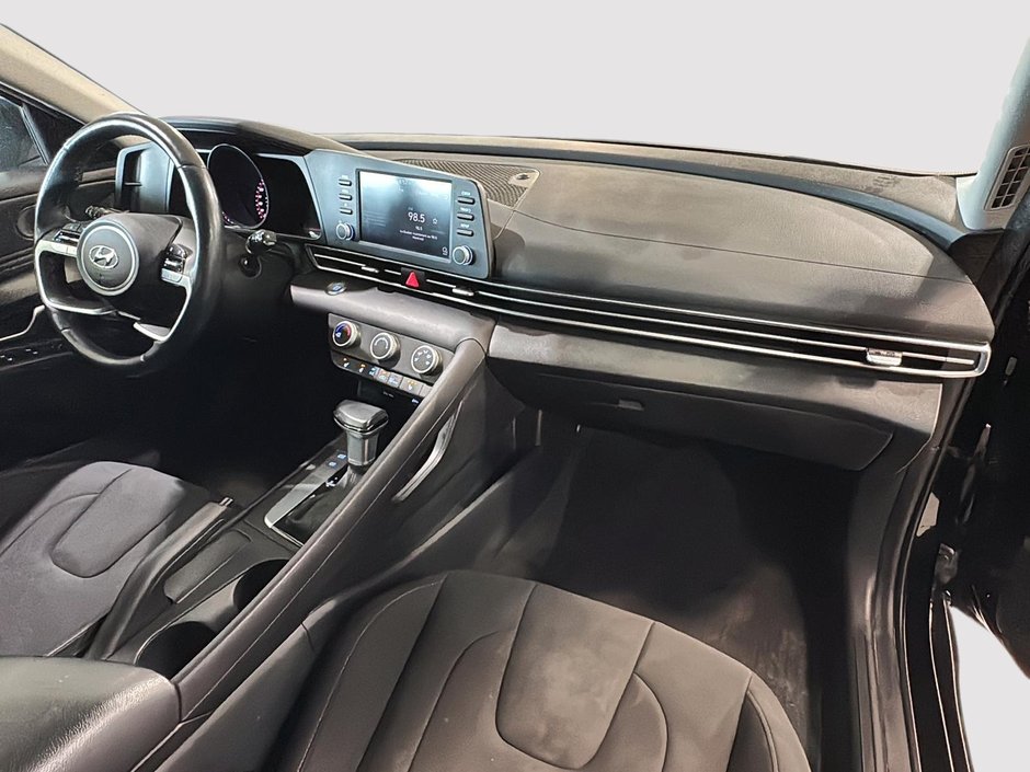 Hyundai Elantra PREFERRED CAMERA CARPLAY SIEGES CHAUFFANTS MAGS 2023-15