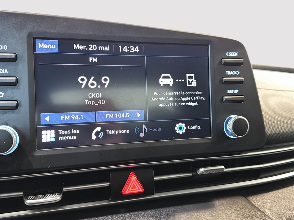 Hyundai Elantra PREFERRED CAMERA CARPLAY SIEGES CHAUFFANTS MAGS 2023-17