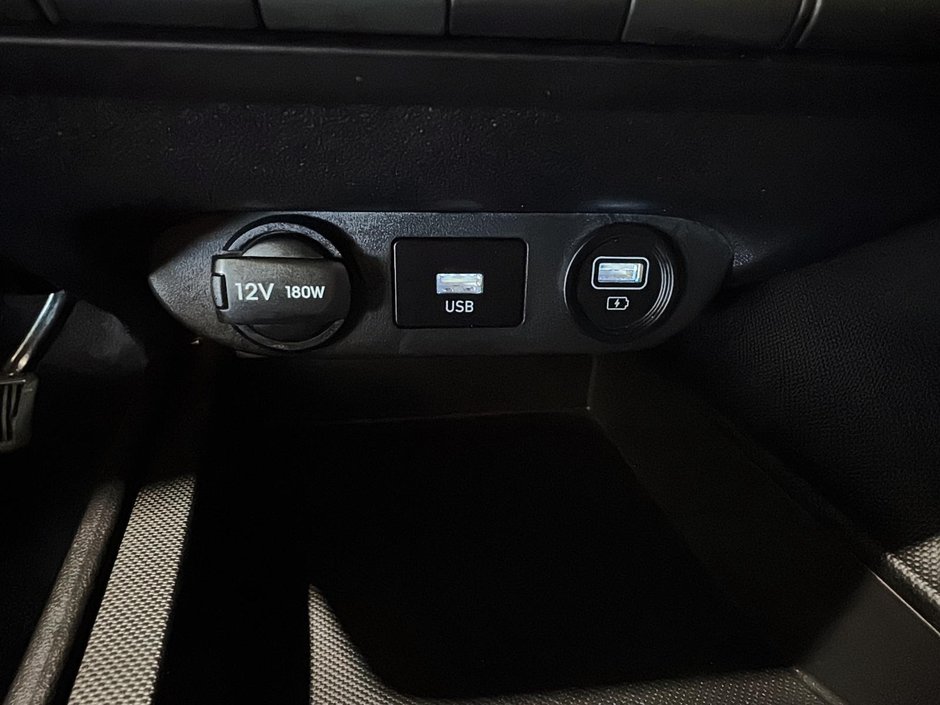 Hyundai Elantra PREFERRED CAMERA CARPLAY SIEGES CHAUFFANTS MAGS 2023-26