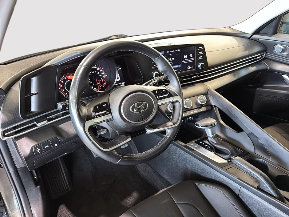 Hyundai Elantra PREFERRED CAMERA CARPLAY SIEGES CHAUFFANTS MAGS 2023-9