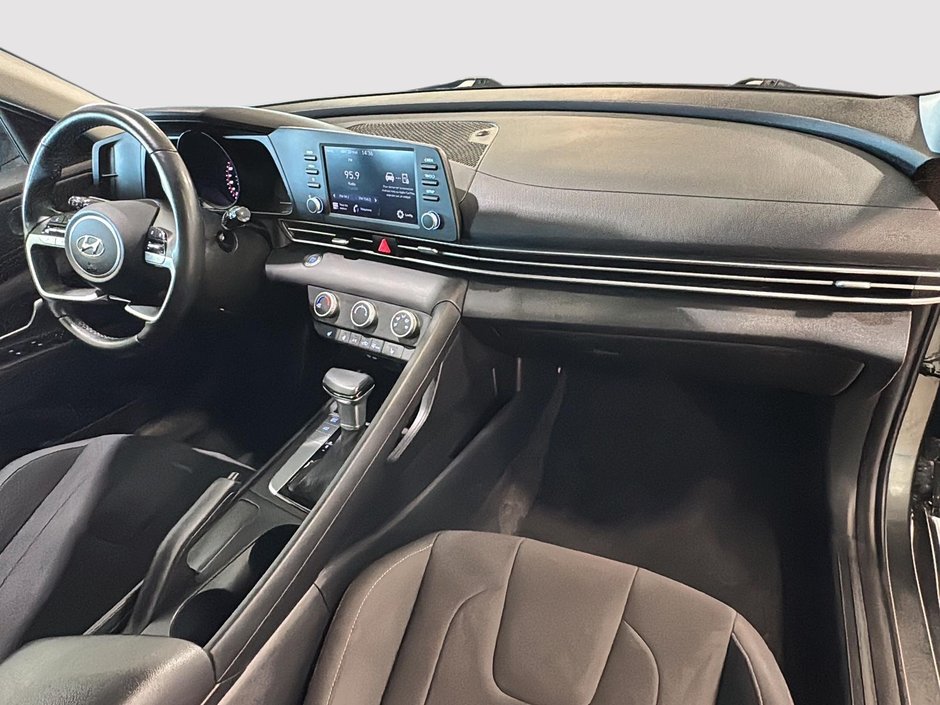 Hyundai Elantra PREFERRED CAMERA CARPLAY SIEGES CHAUFFANTS MAGS 2023-10