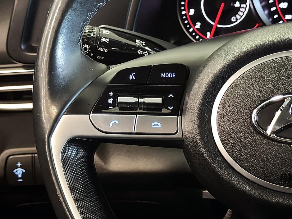 Hyundai Elantra PREFERRED CAMERA CARPLAY SIEGES CHAUFFANTS MAGS 2023-22