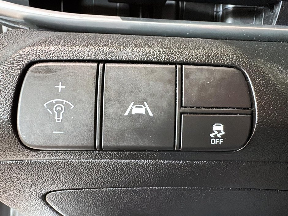 Hyundai Elantra PREFERRED TECH TOIT OUVRANT VOLANT CHAUFFANTS CAM 2023-36