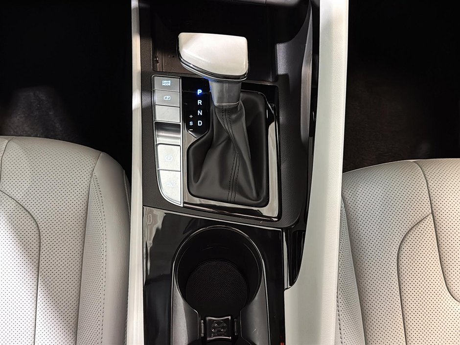 Hyundai Elantra LUXURY TOIT NAVIGATION BOSE CUIR CARPLAY MAG 17 2023-24