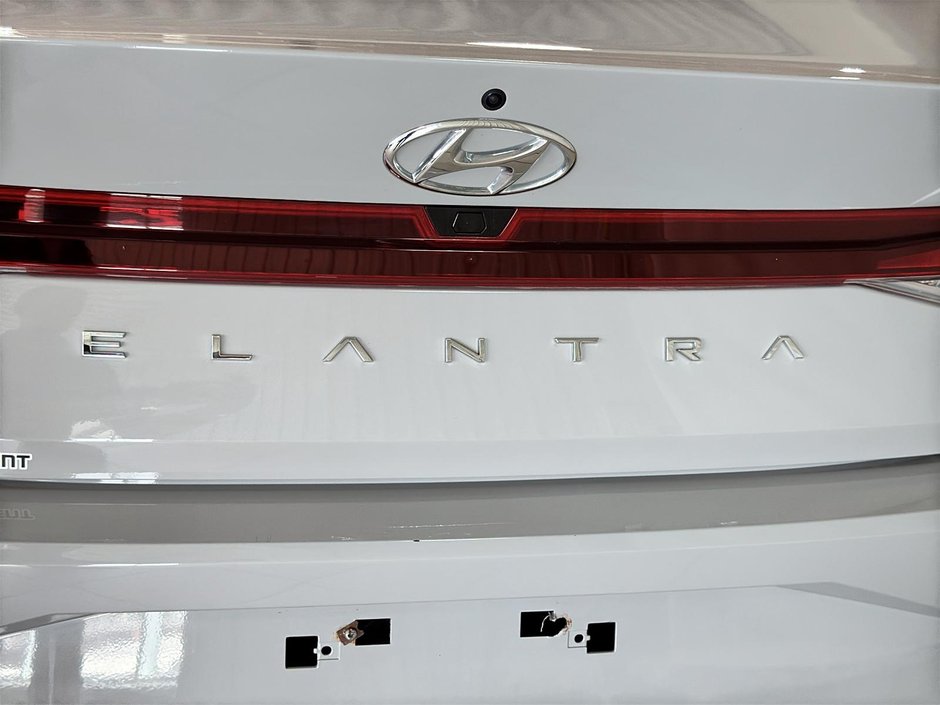 Hyundai Elantra PREFERRED TECH TOIT OUVRANT GPS CHAUFFANTS CARPLAY 2023-12