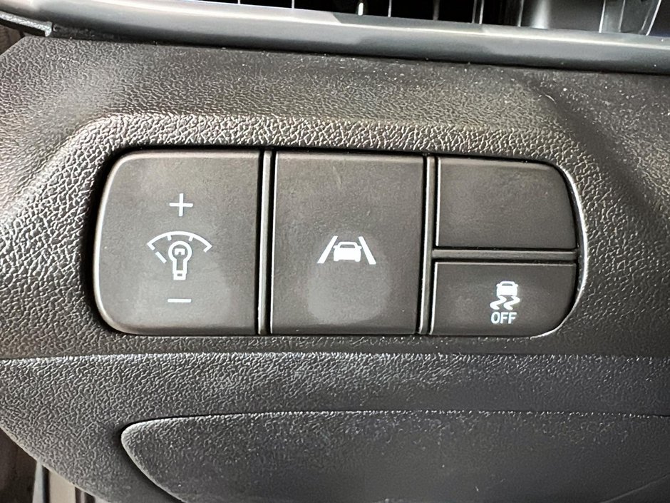 Hyundai Elantra PREFERRED TECH TOIT OUVRANT GPS CHAUFFANTS CARPLAY 2023-38