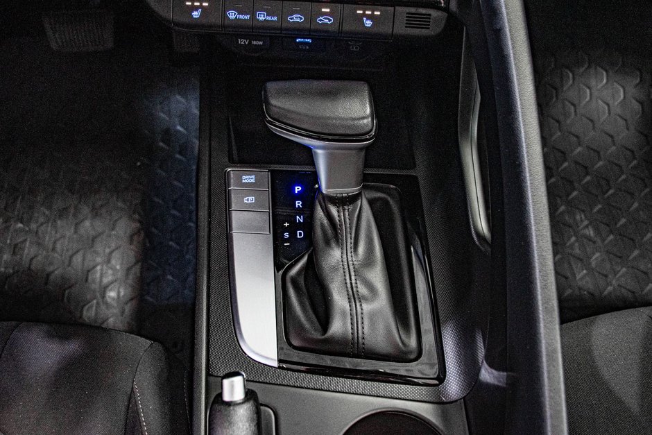 Hyundai Elantra PREFERRED TECH TOIT CAMERA CARPLAY VOLANT CHAUFFANT 2024-30