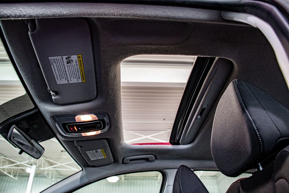 Hyundai Elantra PREFERRED TECH TOIT CAMERA CARPLAY VOLANT CHAUFFANT 2024-5