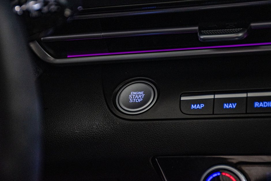 Hyundai Elantra PREFERRED TECH TOIT CAMERA CARPLAY VOLANT CHAUFFANT 2024-28