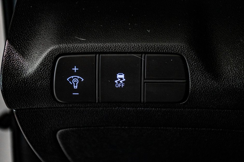 Hyundai Elantra PREFERRED TECH TOIT CAMERA CARPLAY VOLANT CHAUFFANT 2024-35