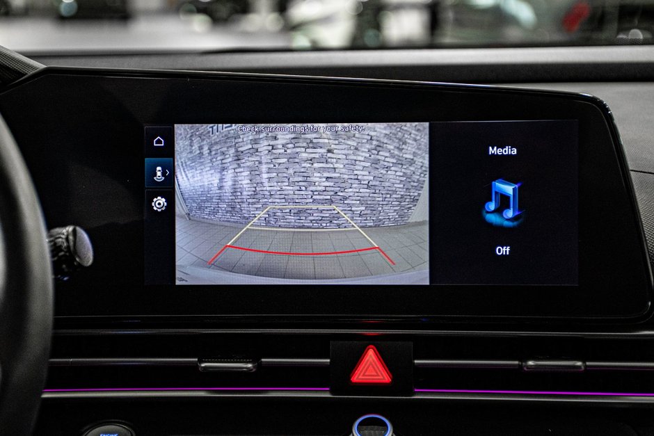 Hyundai Elantra PREFERRED TECH TOIT CAMERA CARPLAY VOLANT CHAUFFANT 2024-27