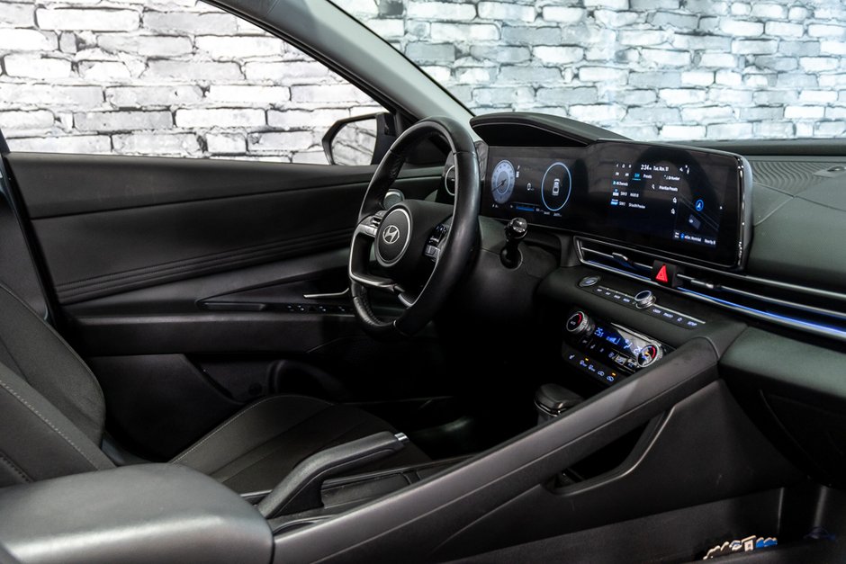 Hyundai Elantra PREFERRED TOIT OUVRANT SIEGES ET VOLANT CHAUFFANTS 2024-21
