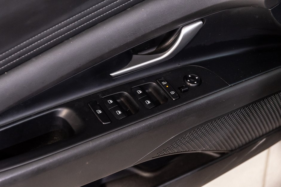 Hyundai Elantra PREFERRED TOIT OUVRANT SIEGES ET VOLANT CHAUFFANTS 2024-16