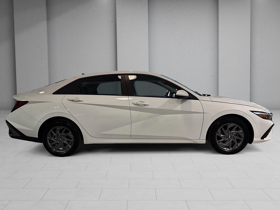 Hyundai Elantra PREFERRED VOLANT CHAUFFANT CARPLAY CAMERA 2024-21