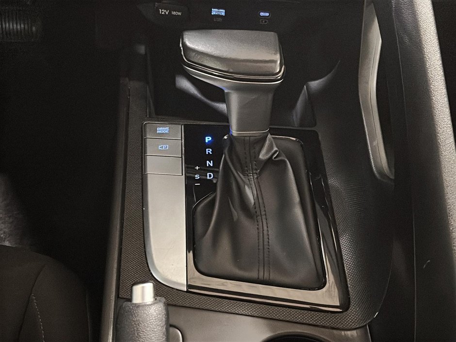 Hyundai Elantra PREFERRED TECH TOIT OUVRANT CARPLAY CAMERA 2024-20