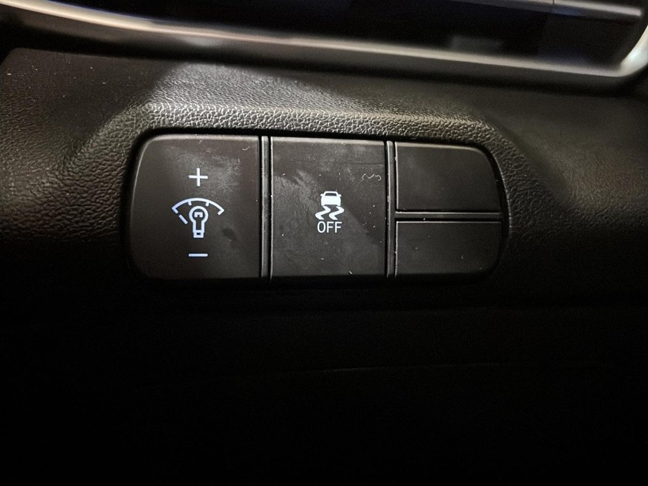 Hyundai Elantra PREFERRED TECH TOIT OUVRANT CARPLAY CAMERA 2024-28