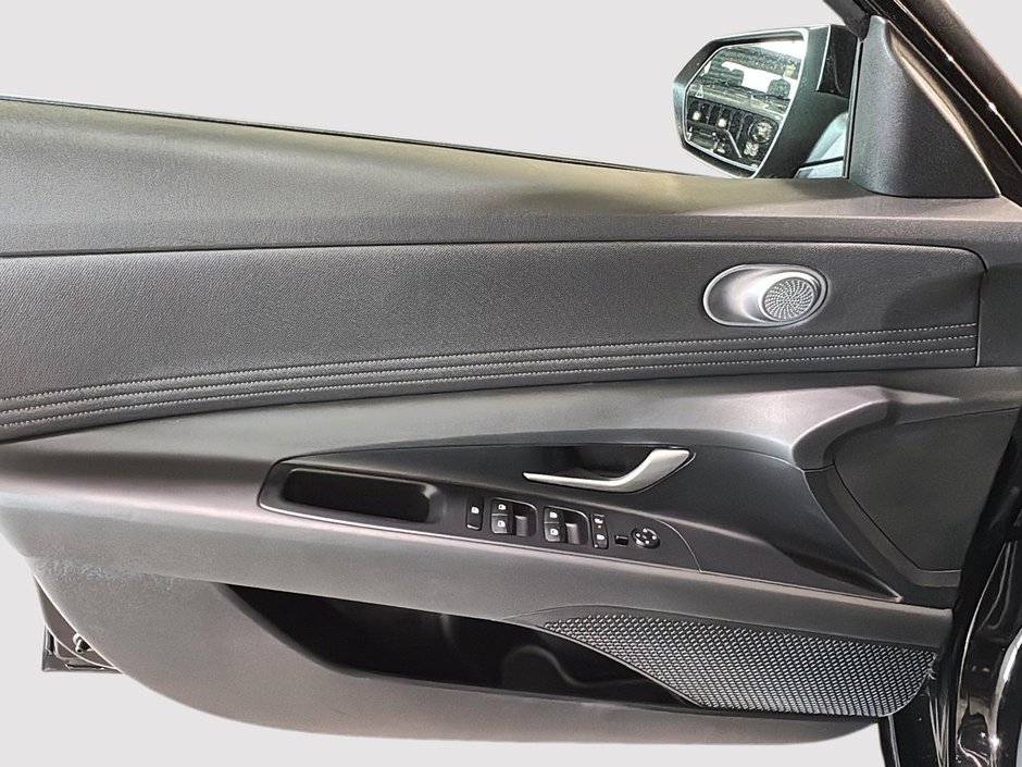 Hyundai Elantra PREFERRED CAMERA CARPLAY SIEGES CHAUFFANTS MAGS 2024-16
