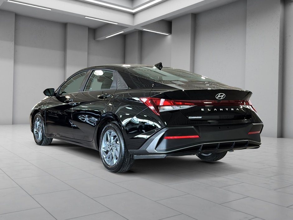 Hyundai Elantra PREFERRED CAMERA CARPLAY SIEGES CHAUFFANTS MAGS 2024-8